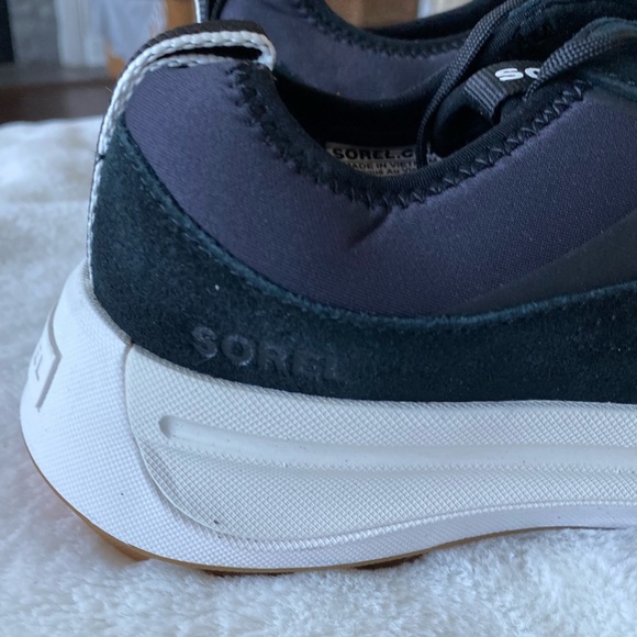 Sorel Women’s Ona Low Sneakers in Black Suede with White Platform Bottom Size 10 - Picture 8 of 13